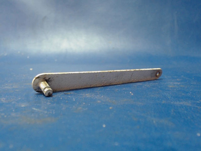 0413390-23 Cessna - Arm - Cabin Door Window